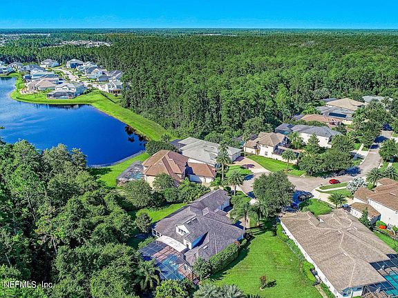 5th image of 809 Port Charlotte Dr