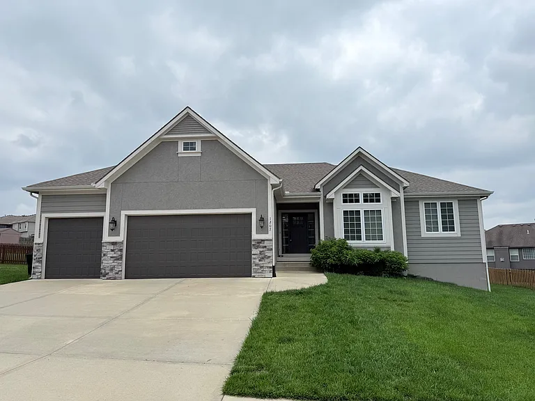 1202 Ridge Tree Ln — Photo 1