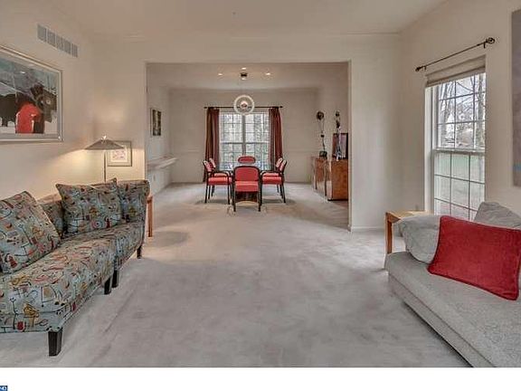 5th image of 2722 Harvard Dr