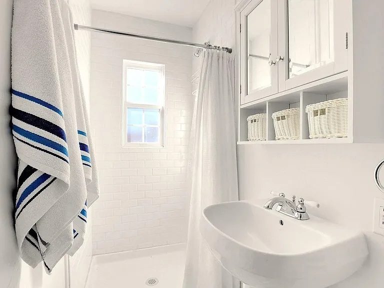 336 S Church St — Photo 10