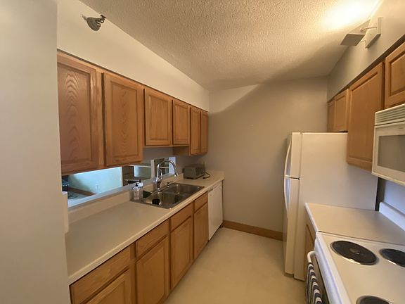 3rd image of 291 7th St W APT 1602