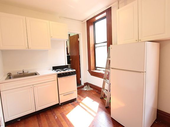 5th image of 513 E 5th St #8