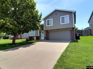 17129 Sahler St, Omaha, NE 68116