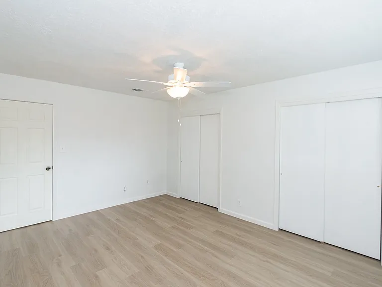 5704 Leggett Ln — Photo 14