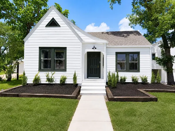 122 N Holland St, Bellville, TX 77418
