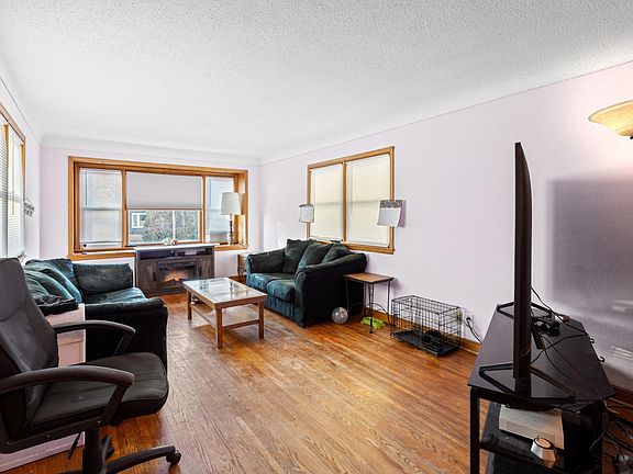 5th image of 882 Iroquois Ave