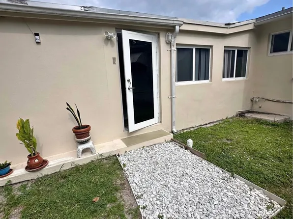 520 NE 161st St, Miami, FL 33162