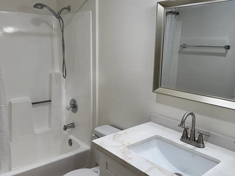 1305 Stanley Ave #11 — Photo 10
