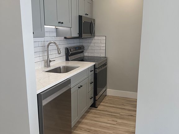 3rd image of 280 Main St APT 2R