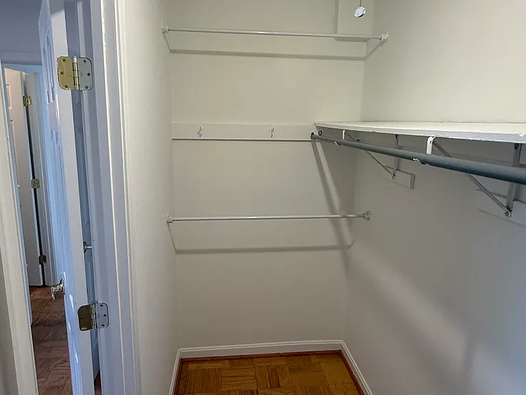 2911 Charing Cross Rd — Photo 26