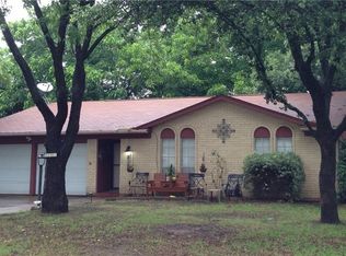 812 Skylark Dr, Mansfield, TX 76063