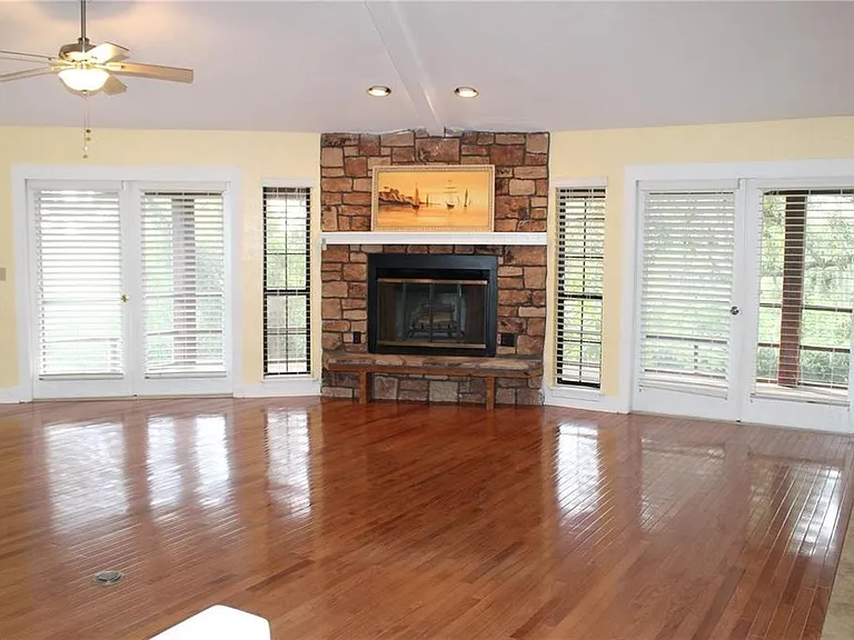 5828 Oakhurst Dr — Photo 7