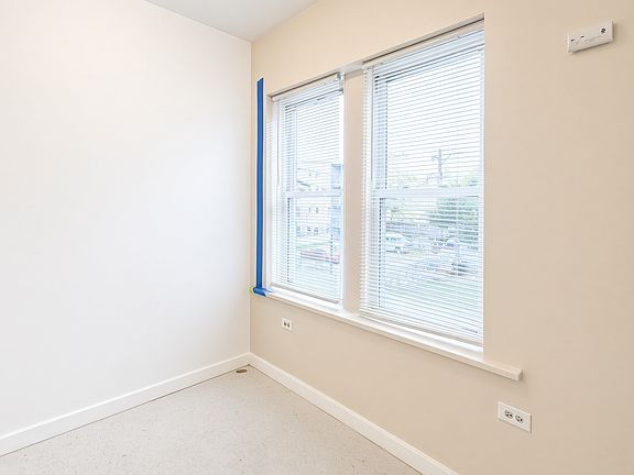 5th image of 3156 W Warren Blvd #206