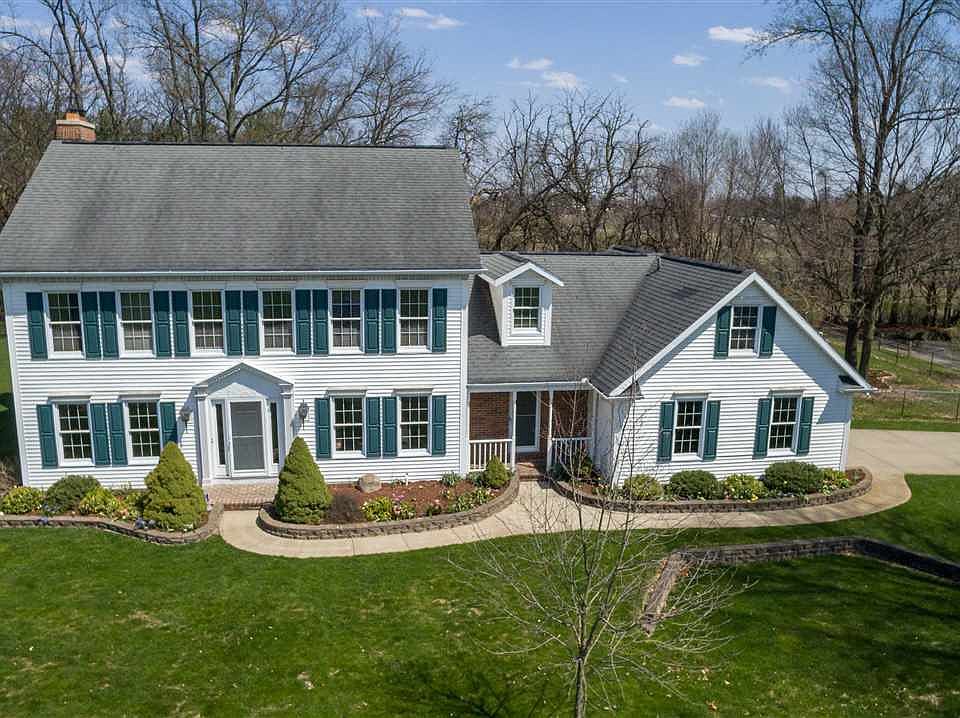 1st image of 52888 Farmingdale Dr
