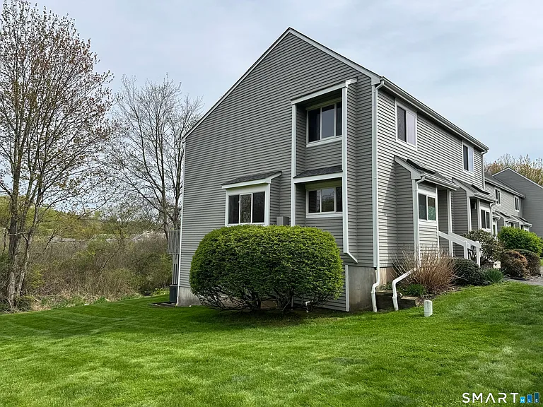 11 Hilltop Dr #11 — Photo 13