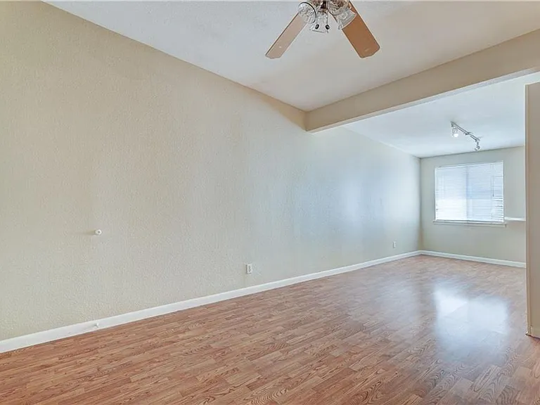 2408 Longview St #208 — Photo 5
