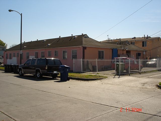 2nd image of 9501 S San Pedro St