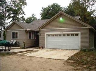 10195 Beech Ave, Howard City, MI 49329