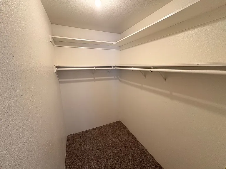 907 E Oakridge Ave — Photo 11
