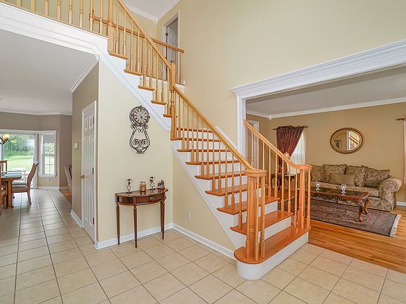2nd image of 42 Ashley Cir
