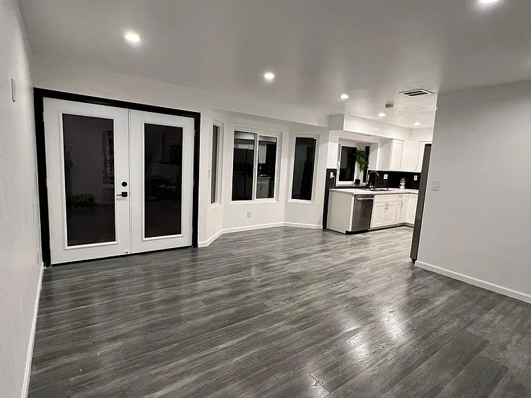 2242 Gregory Ave — Photo 15