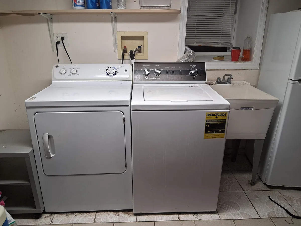 Washer/dryer in basement - 132 W Market St #2