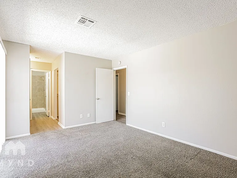 261 Queen Marie Ct — Photo 10