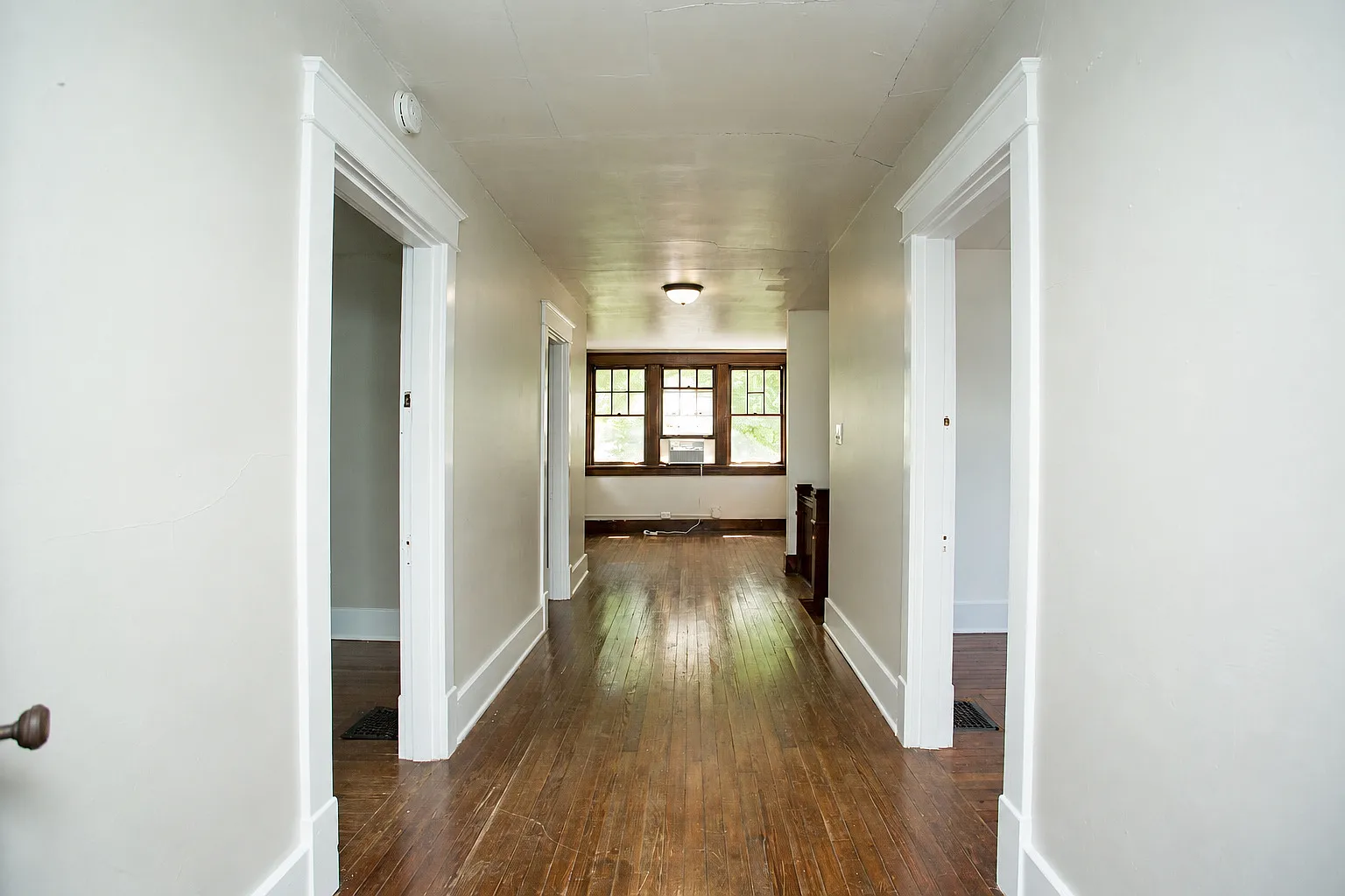 4 bed, 2600 sqft, $2,550 — Photo 2