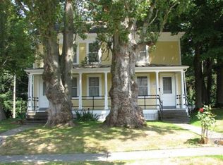 907 Montana Cir, Seattle, WA 98199