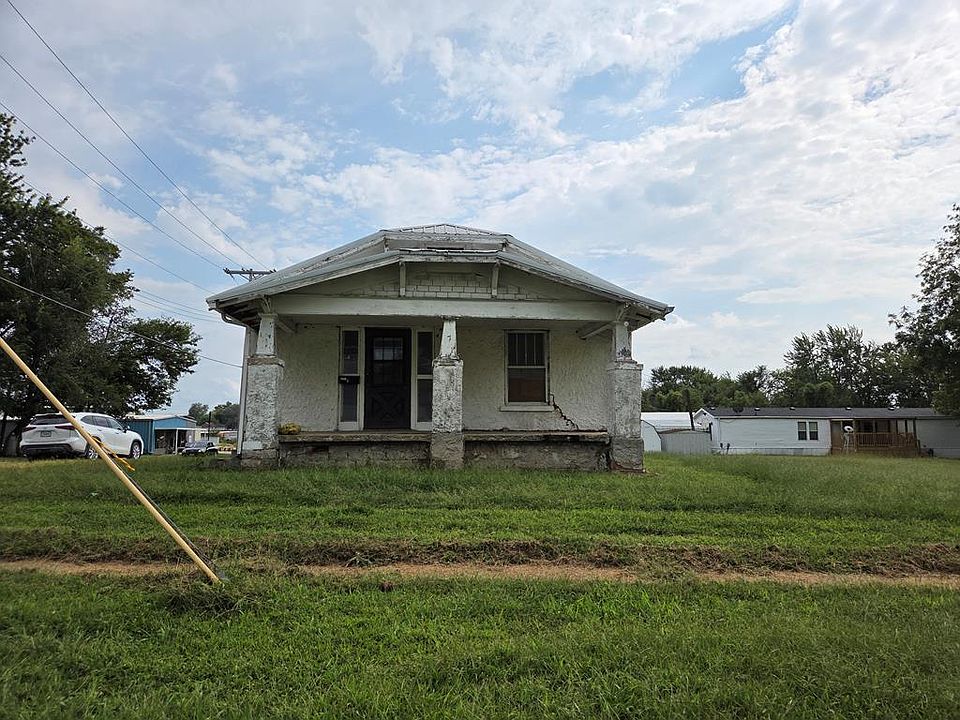 1st image of 1100 1st St