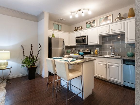 4th image of 13907 Montfort Dr #429