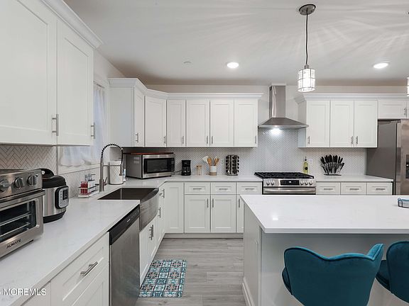 4th image of 129 Sumner Ave #B