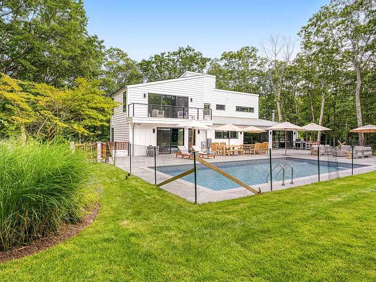 95 Peconic Hills Dr — Photo 36