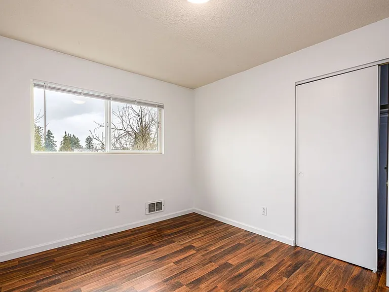 Pet Friendly! Mid-Century Modern with Condo finishes — Photo 3
