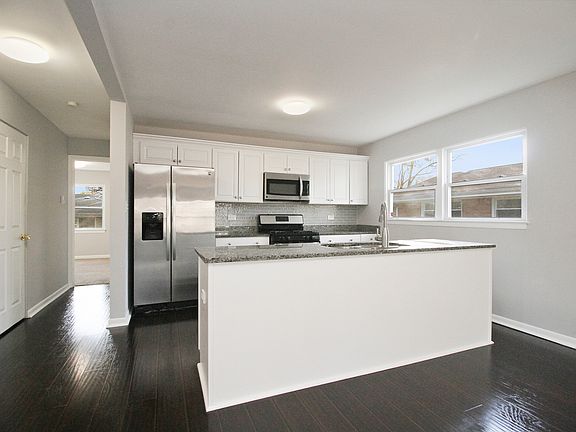 4th image of 25 E 157th St