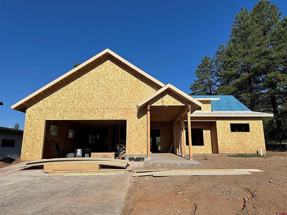2nd image of 58 Edgemont Meadows Road