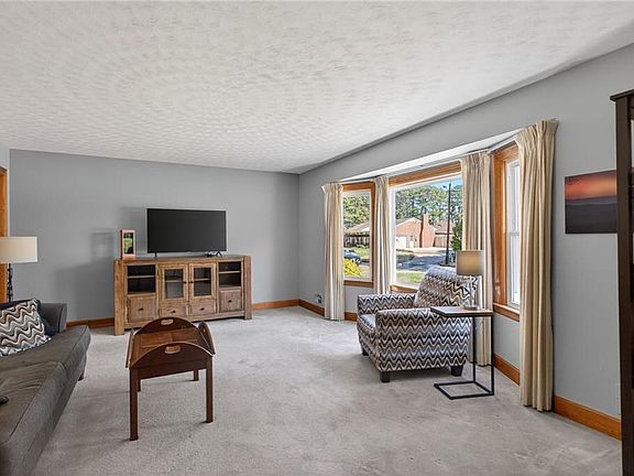 5th image of 3216 Glenview Rd