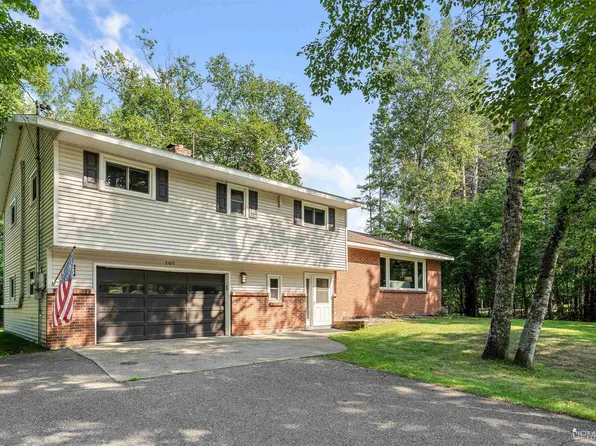 107 Surrey Ln, Marquette, MI 49855