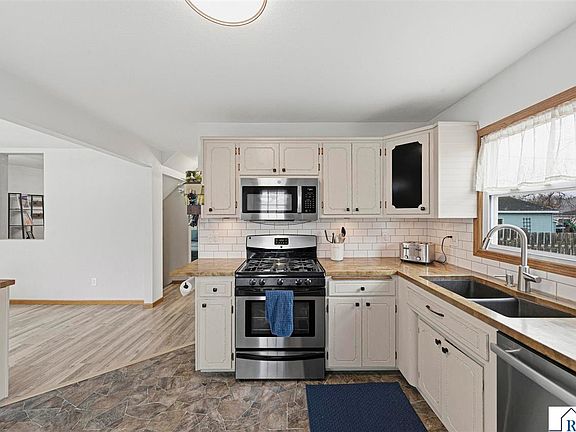 5th image of 349 Tyler Ave