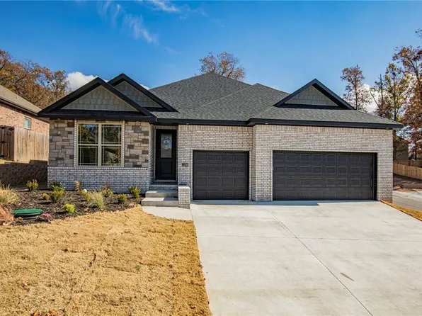 1208 Sycamore St, Cave Springs, AR 72718