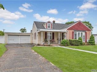 630 Madison Ave, Lindenhurst, NY 11757