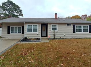 51 Matsunaye Dr, Medford, NY 11763