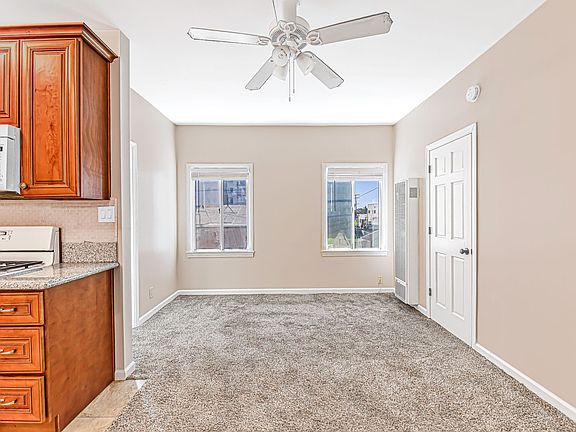 3rd image of 1324 Peterson Ave APT 11