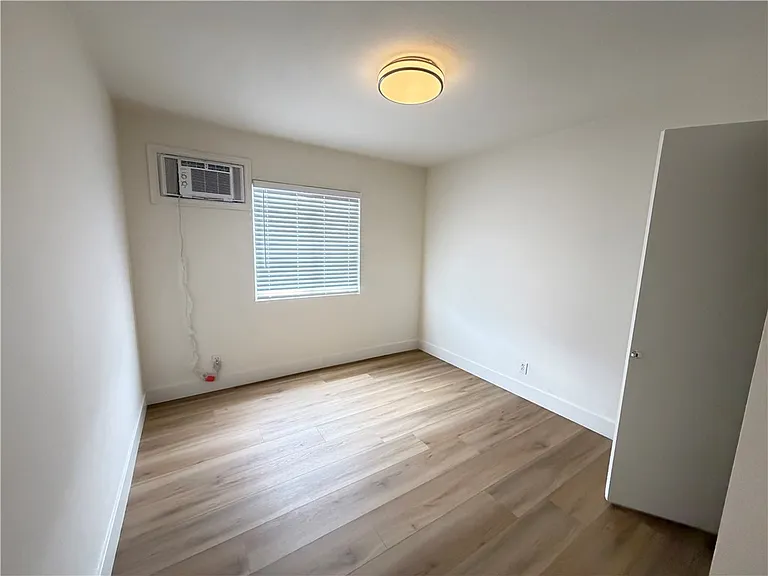 12660 Yorba Ave — Photo 10