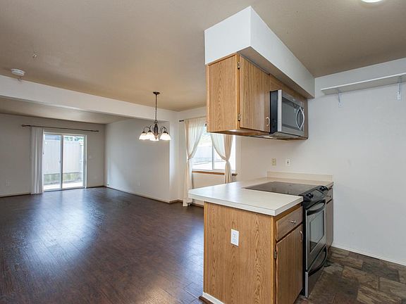 2nd image of 4656 N Pearl St APT 4
