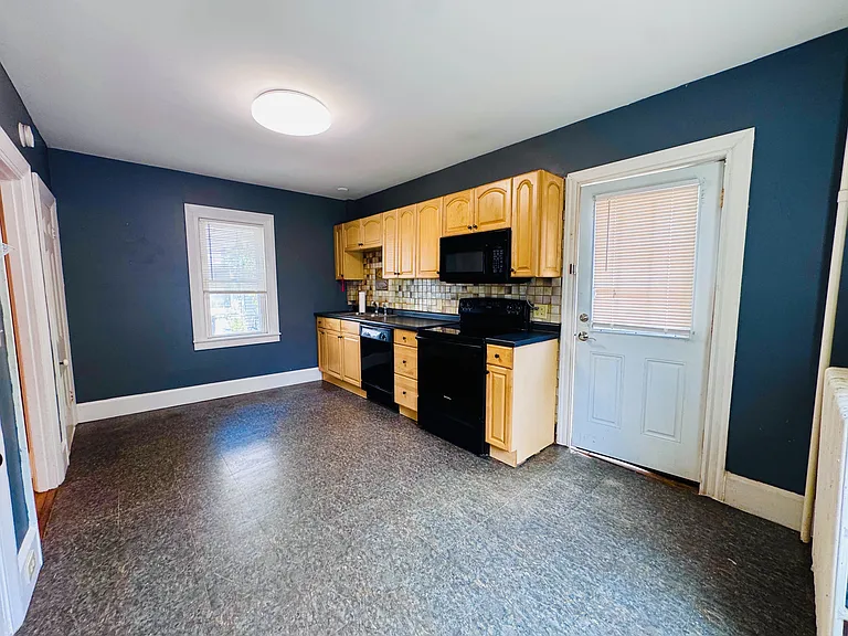 161 Essex St #1 — Photo 4