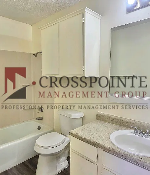 115 Queens Ct — Photo 11