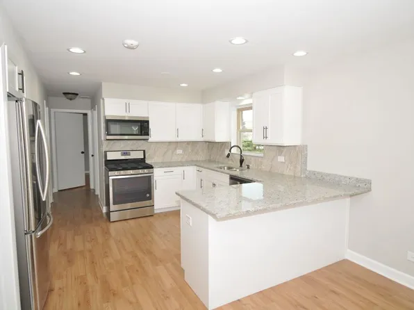 105 Central Ave #2, Roselle, IL 60172