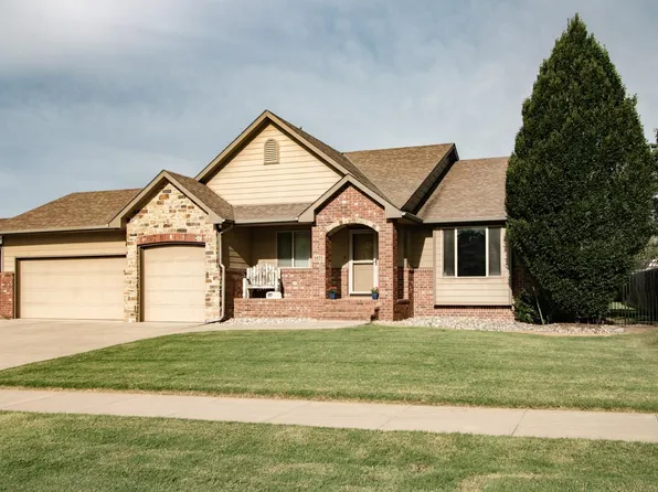 2825 N Emerson Cir, Derby, KS 67037