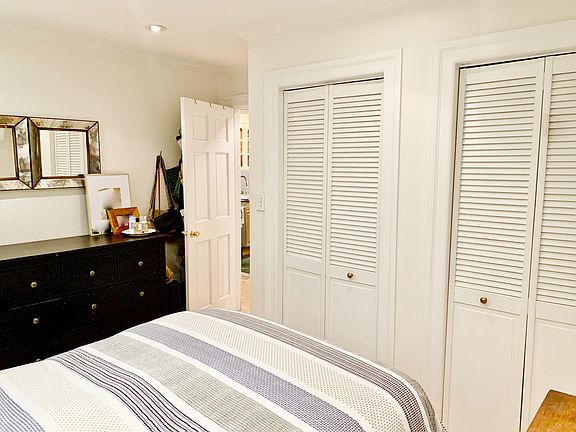 2nd image of 108 E 17th St APT 1R